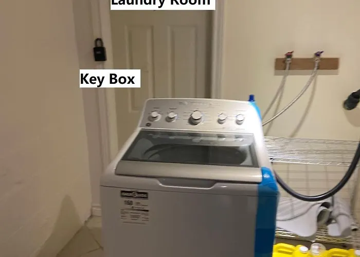Basemewnt Room With Private Bathroom 36C